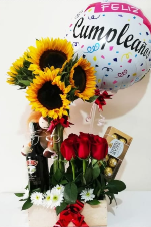 Arreglo Floral “Rosas, Girasoles y Chocolates” Desayunossorpresas.com