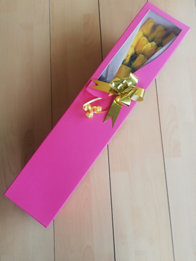 Galería de fotos, arreglo floral rosas con chocolates. Desayunossorpresas.com