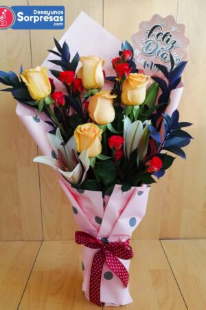 Detalle Bouquet de rosas. Desayunossorpresas.com