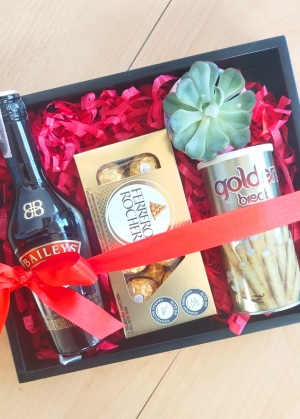 Cajita “celebración de amor y amistad”